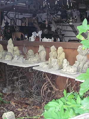 kleine Auswahl an Steinfiguren